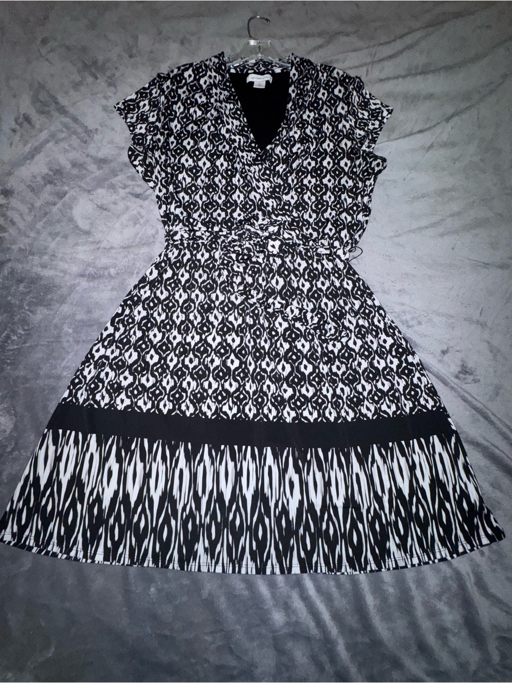 Liz Claiborne Black and White Printed V-Neck Dress XL